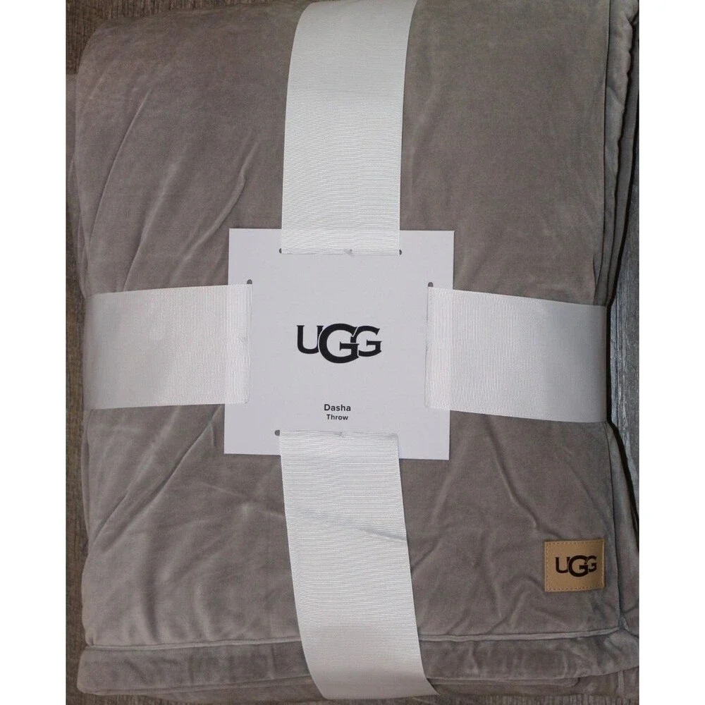 UGG Dasha Reversible‎ Shearling Lined 50